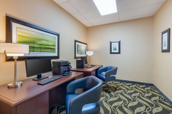 Best Western Plus North Haven Hotel image 6